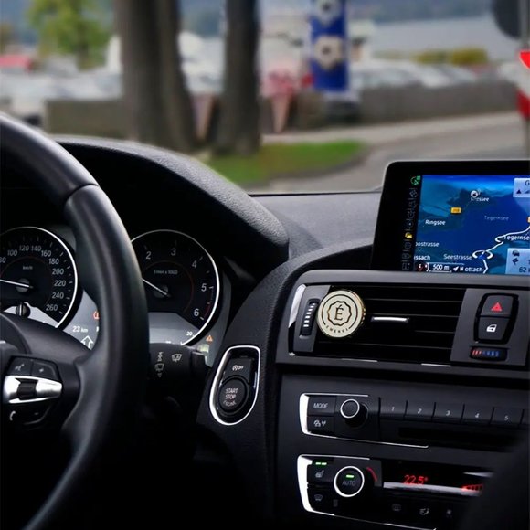 Émerci White Luxury Car Vent Clip On Air Freshener Gift Set - Picture 4 of 9